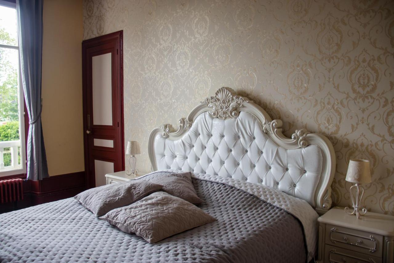 Le Pavillon De St Agnan Hotel Hautefort ภายนอก รูปภาพ