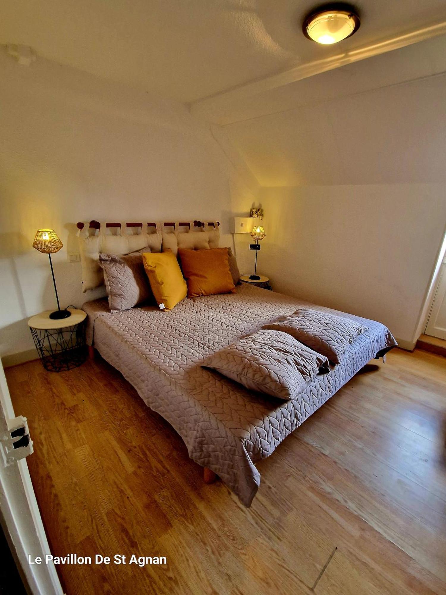 Le Pavillon De St Agnan Hotel Hautefort ภายนอก รูปภาพ