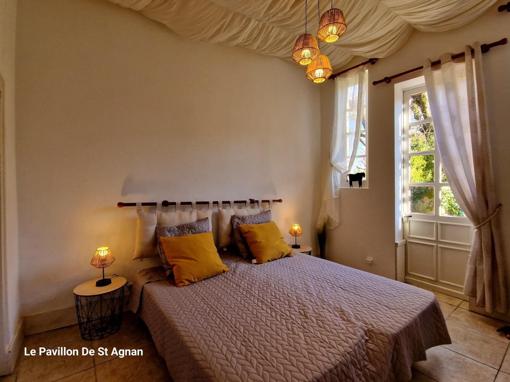 Le Pavillon De St Agnan Hotel Hautefort ภายนอก รูปภาพ