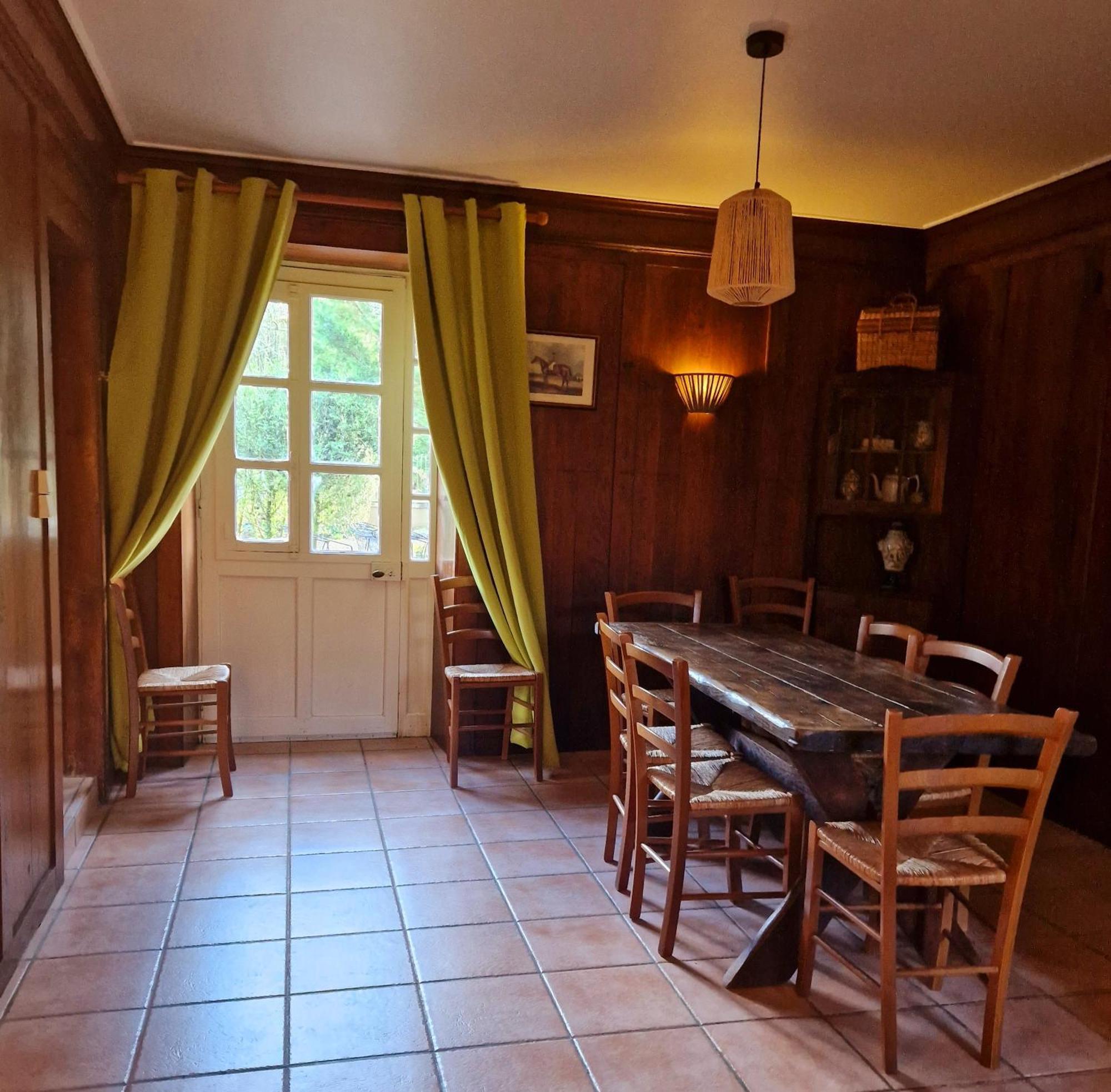 Le Pavillon De St Agnan Hotel Hautefort ภายนอก รูปภาพ