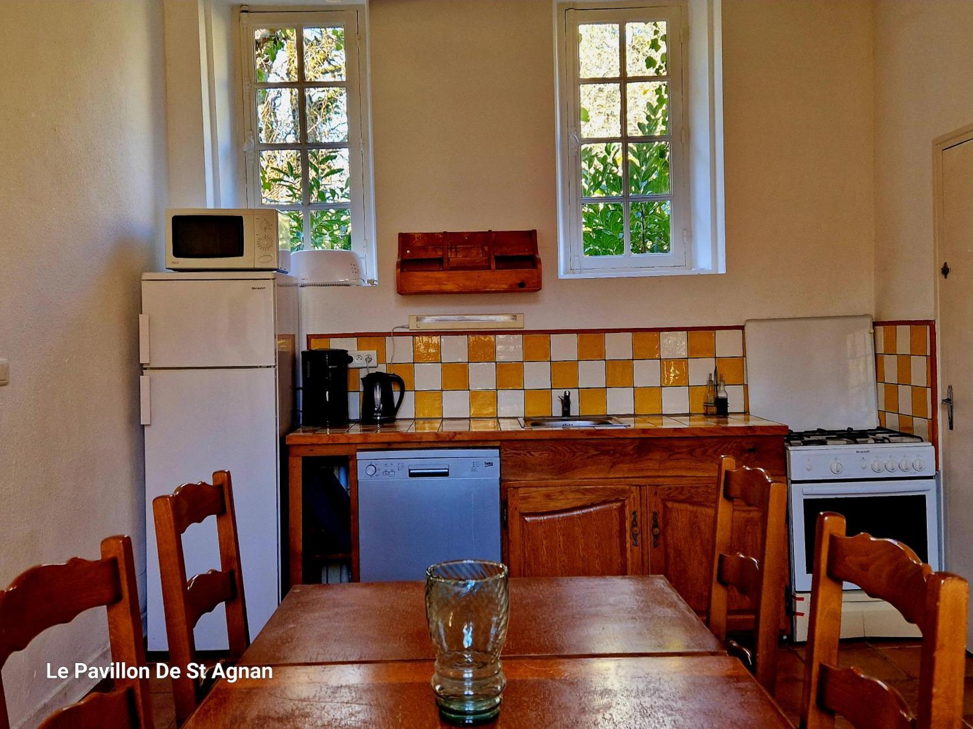Le Pavillon De St Agnan Hotel Hautefort ภายนอก รูปภาพ
