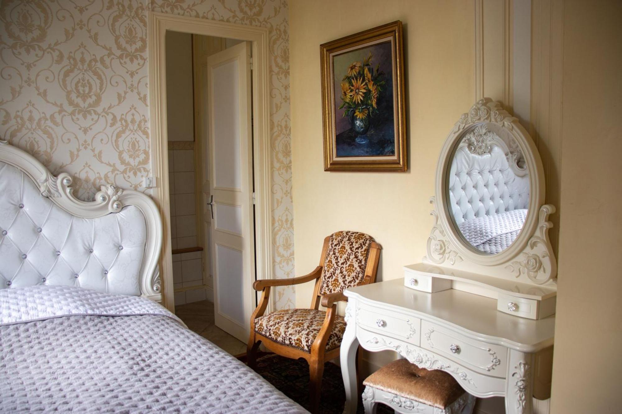 Le Pavillon De St Agnan Hotel Hautefort ภายนอก รูปภาพ