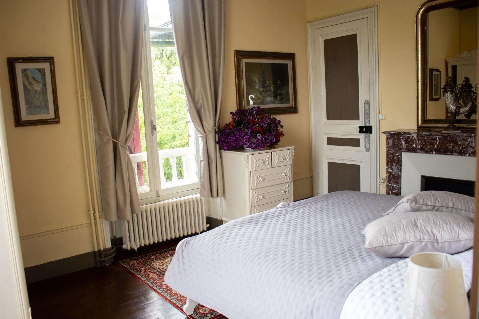 Le Pavillon De St Agnan Hotel Hautefort ภายนอก รูปภาพ