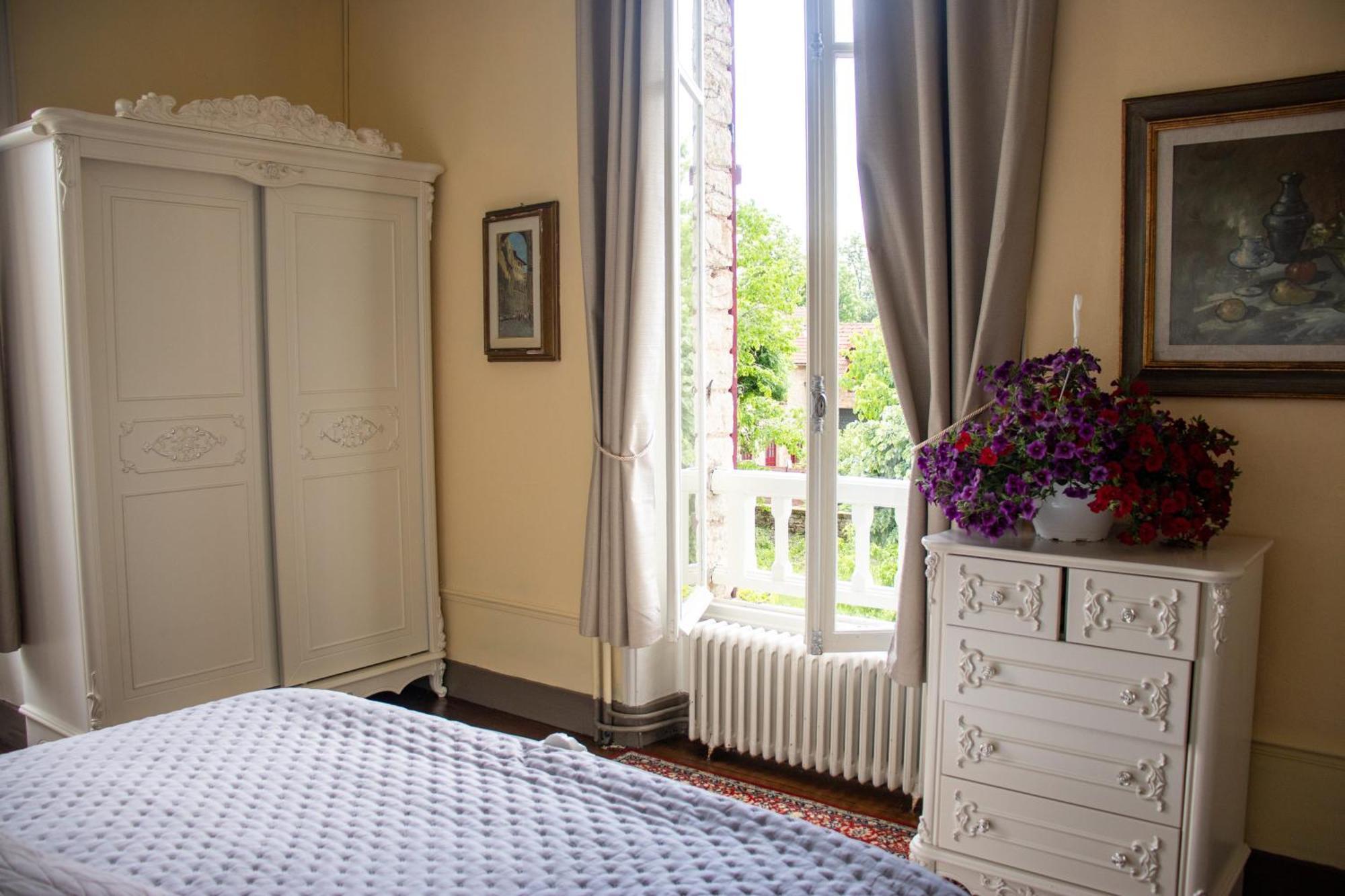Le Pavillon De St Agnan Hotel Hautefort ภายนอก รูปภาพ