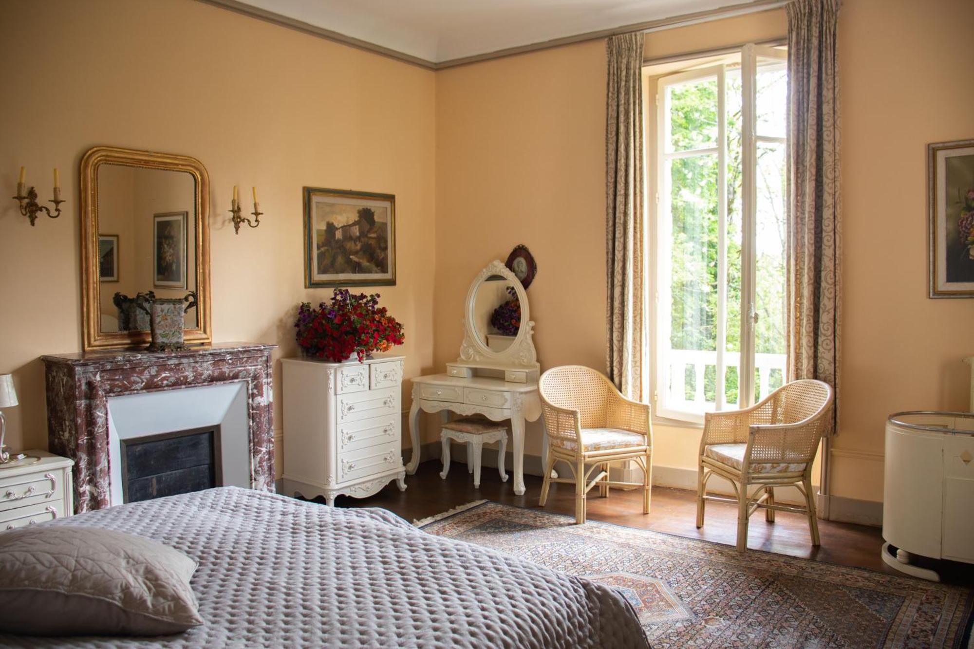 Le Pavillon De St Agnan Hotel Hautefort ภายนอก รูปภาพ